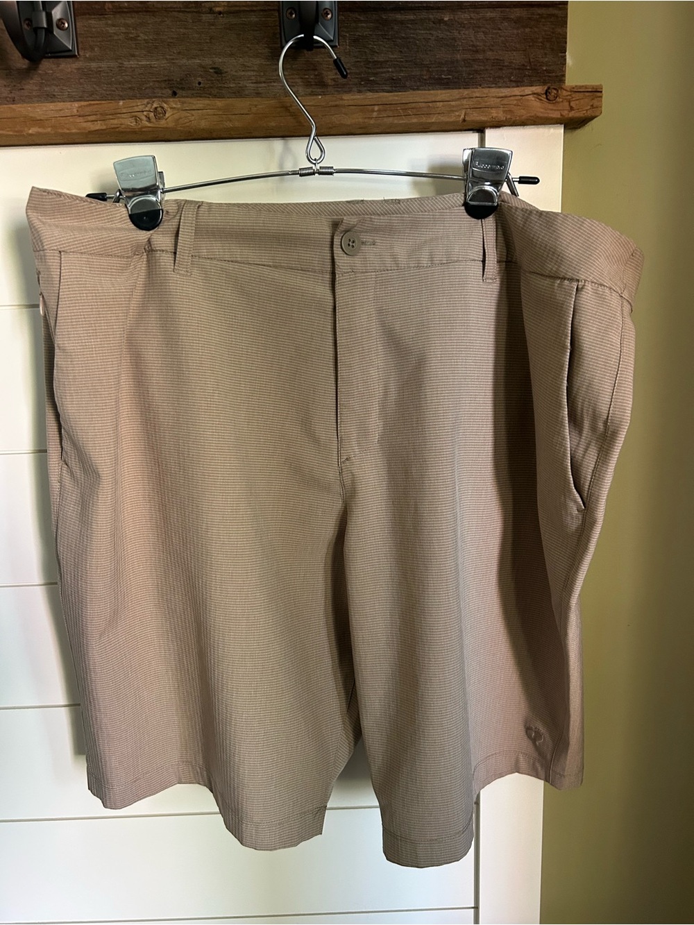 Hang Ten Men's Light Tan Flat Front Shorts